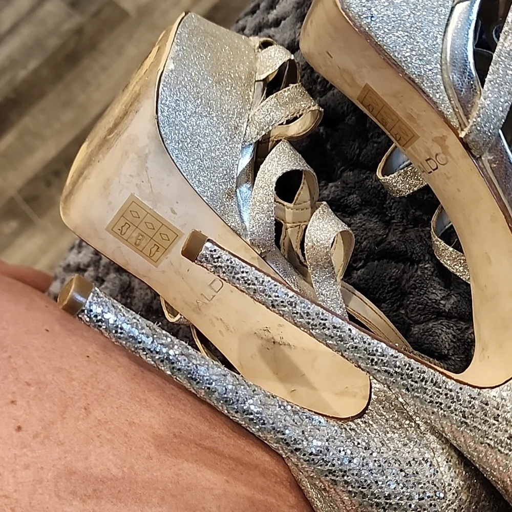 Aldo Silver Glitter Size 9 Platform Strappy Heel Caged Zip Up Vegas